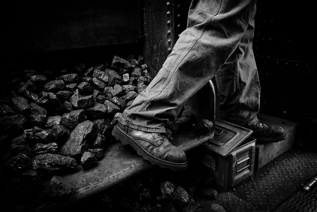 Les pieds dans le charbon